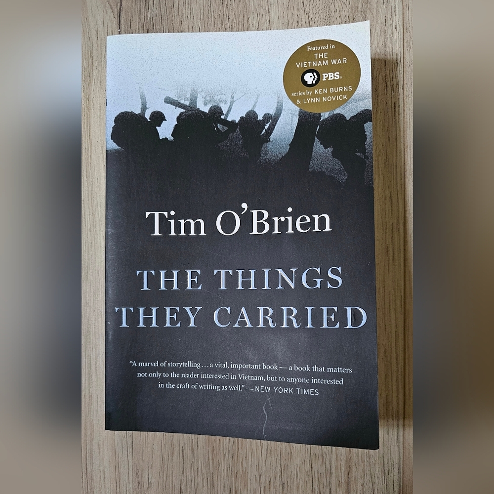 Paperback Book "The Things They Carried" by Tim O'Brien